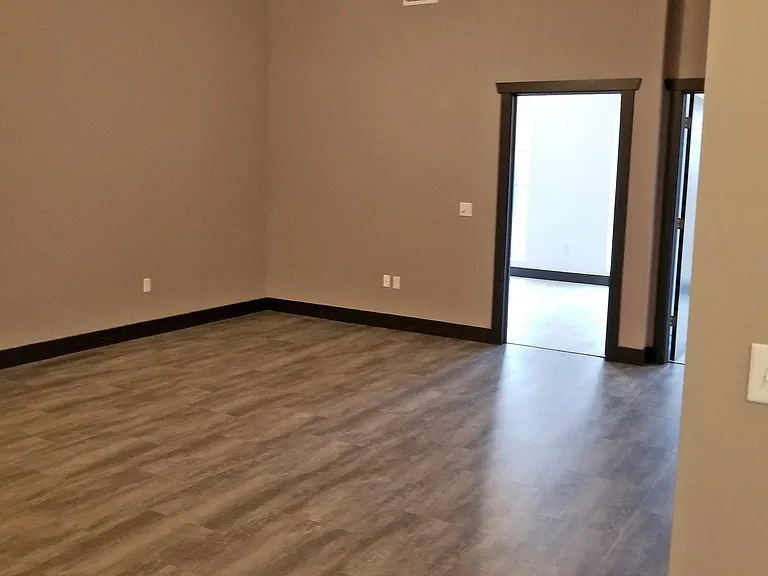 105 S Front St #32 — Photo 4