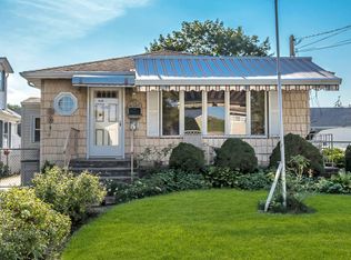 24 Oak St, Hicksville, NY 11801