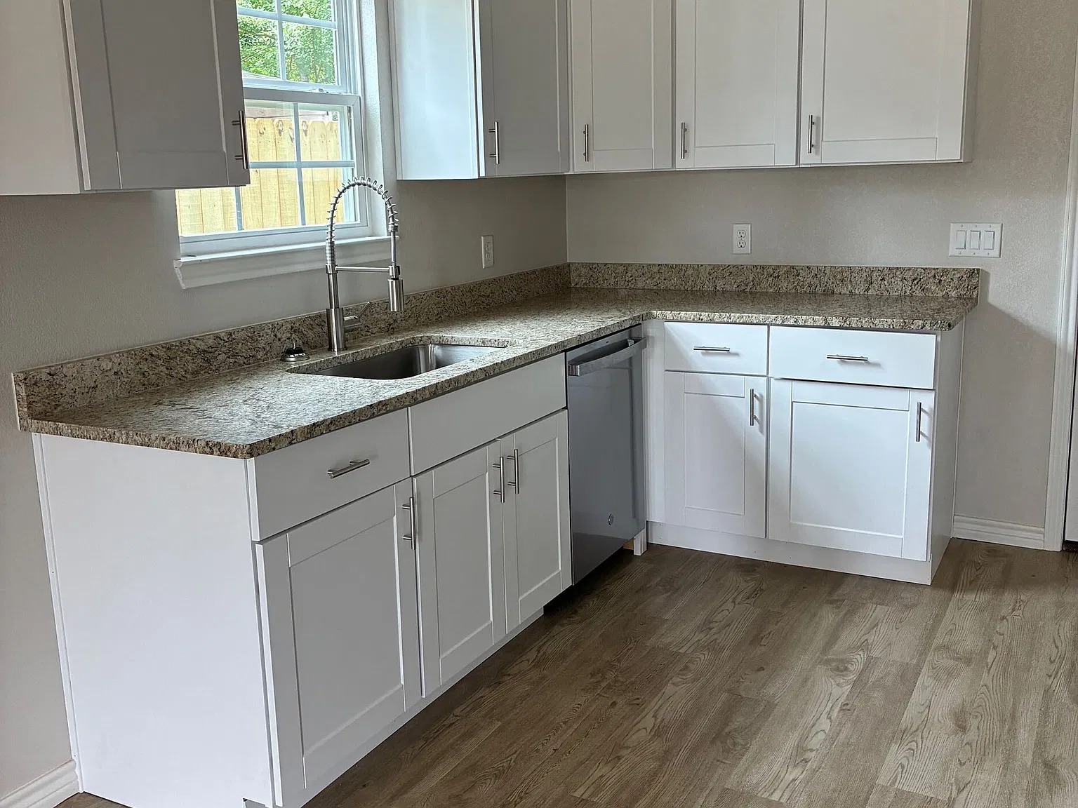 3 bed, 1209 sqft, $1,895 — Photo 3
