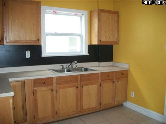 5th image of 818 East Ave
