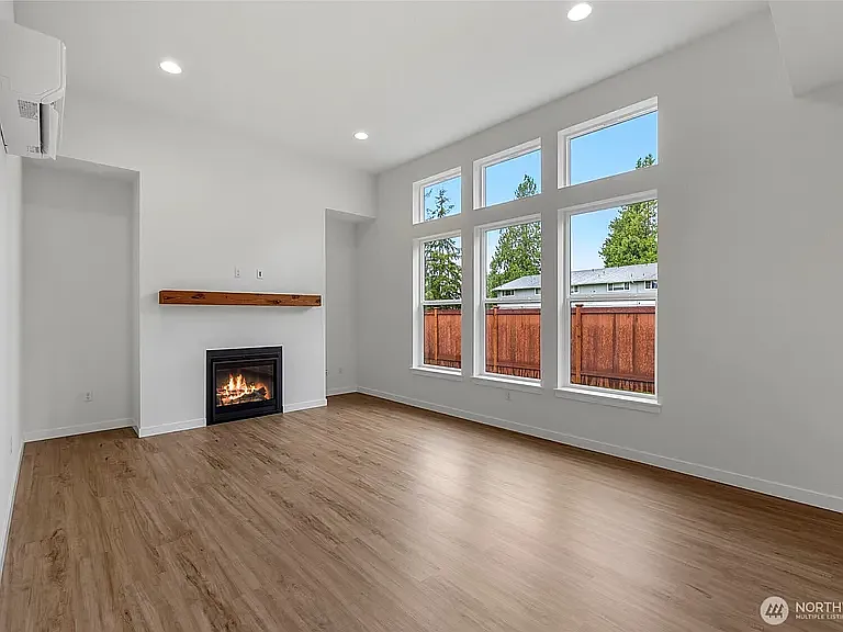 745 Prospect St — Photo 10