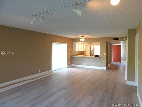 2nd image of 231 Lakeview Dr APT 106