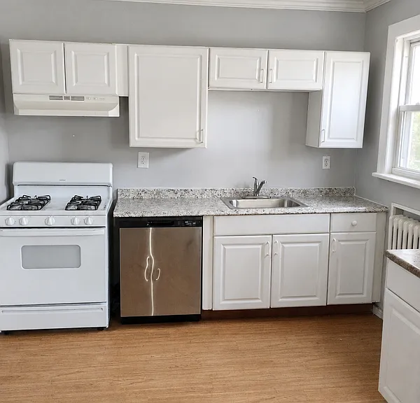 37 W Parkwood St #6 — Photo 1