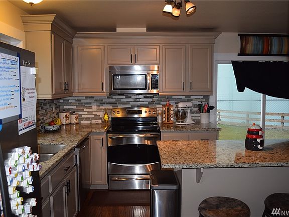 4th image of 1711 198th Street Ct E