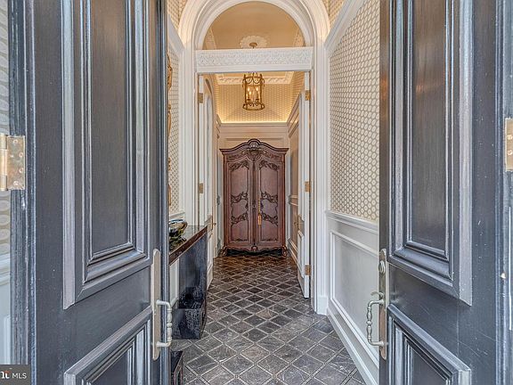 3rd image of 1828 Delancey Pl