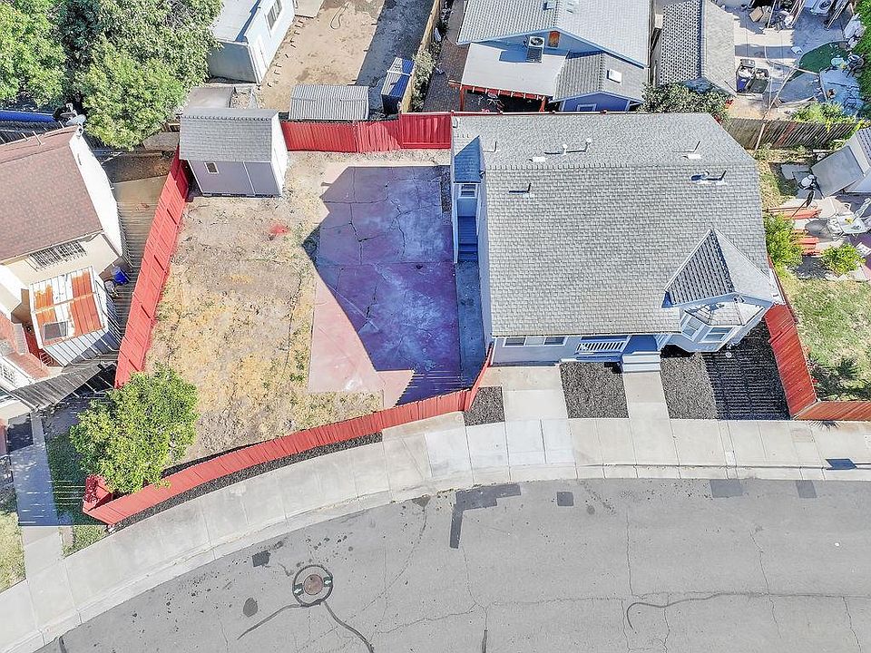 1st image of 425 W 8th St