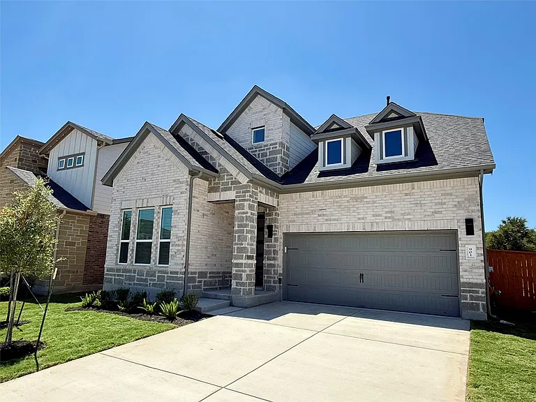 901 Corvallis Dr — Photo 2