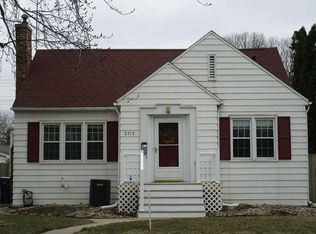 2115 W 3rd St, Waterloo, IA 50701