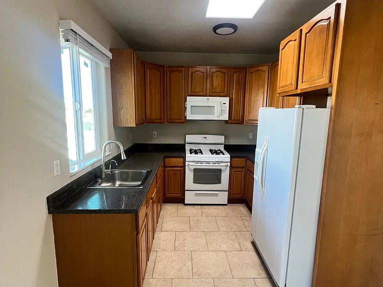 129 Blake St — Photo 4