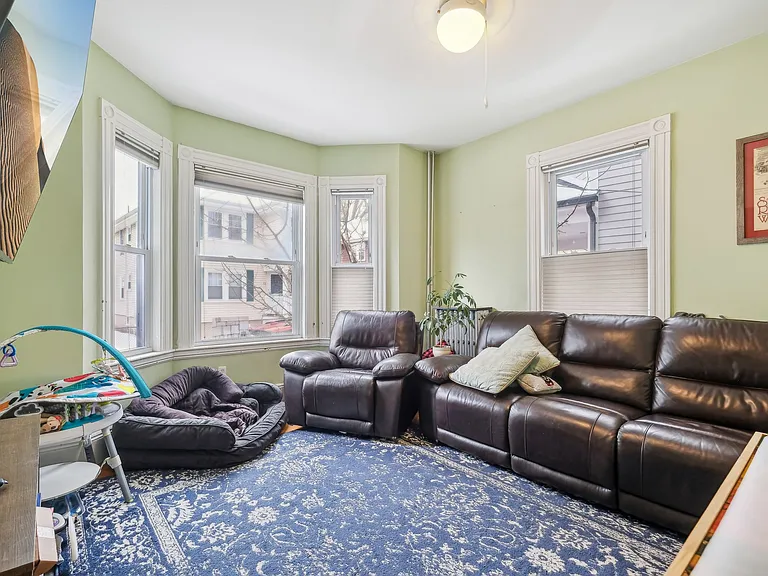 16 Henry St #1 — Photo 3