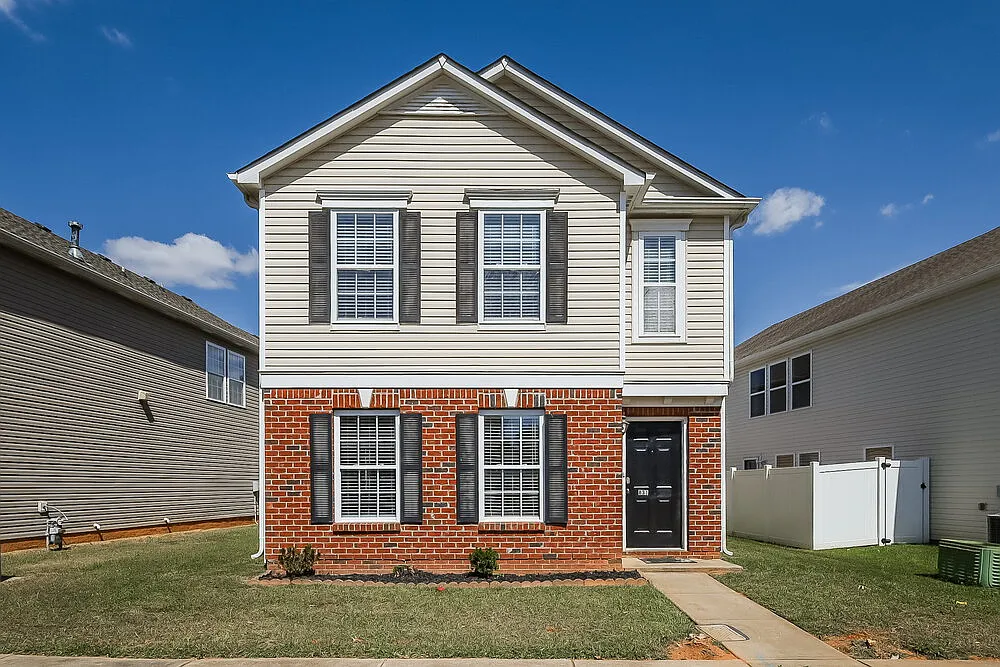 3 bed, 2.5 bath, 1796 sqft, $1,790 — Photo 1
