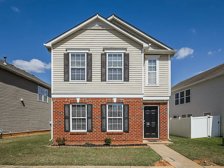 831 Skywatch Ln — Photo 1