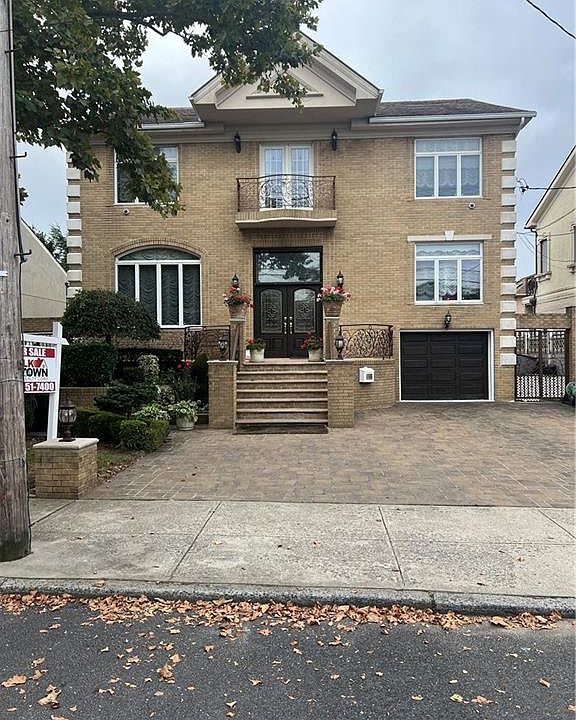 1st image of 32 Whitman Dr