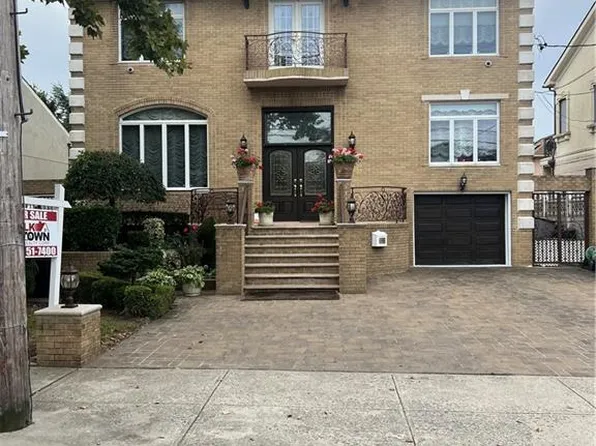 32 Whitman Dr, Brooklyn, NY 11234