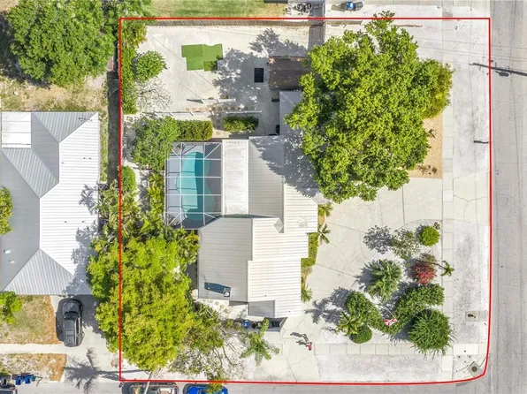 308 53rd St W, Bradenton, FL 34209