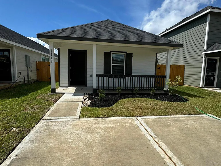16750 N Marie Village Dr — Photo 3