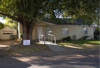 1st image of 645 SE Elm St