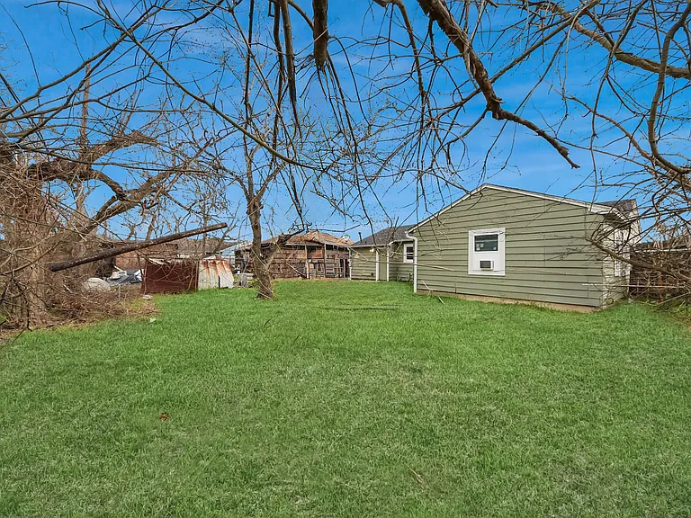 10506 Sierra Dr — Photo 4