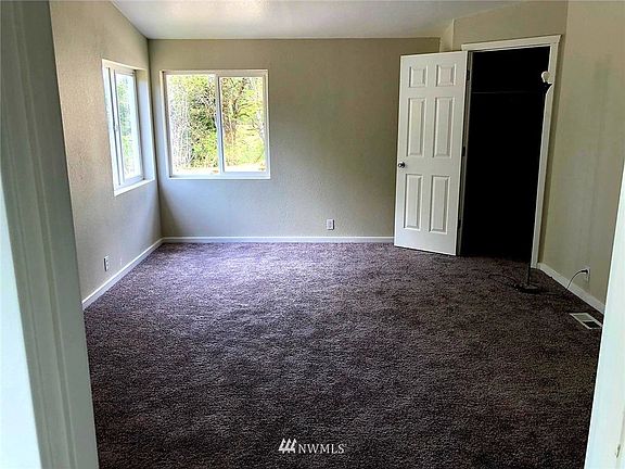 4th image of 61 Hot Dog Ln