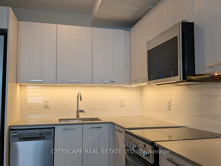 85 Wellesley St E #808 — Photo 9