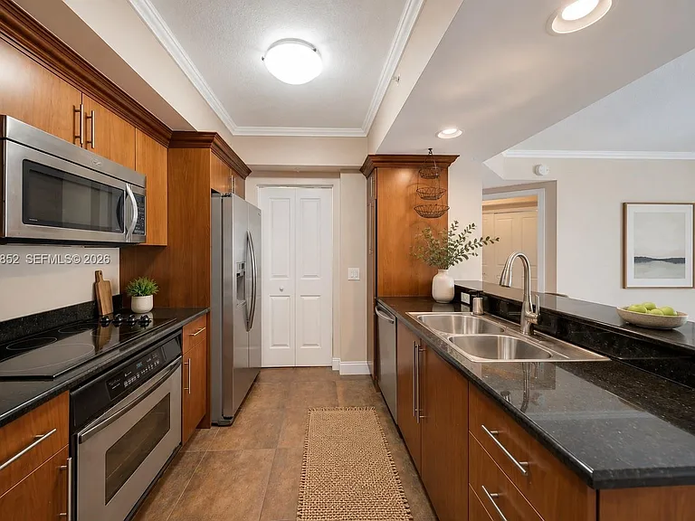 401 SW 4th Ave #203 — Photo 3