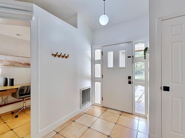 11805 W Fisherman Ln