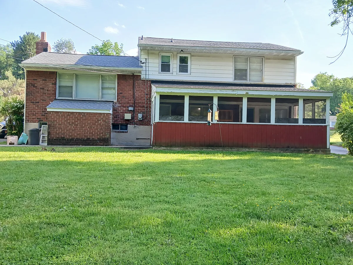 back - 526 Goucher Blvd