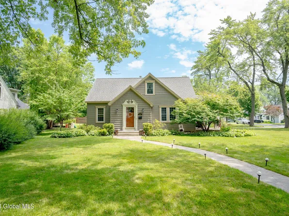 2004 Regent Street, Niskayuna, NY 12309