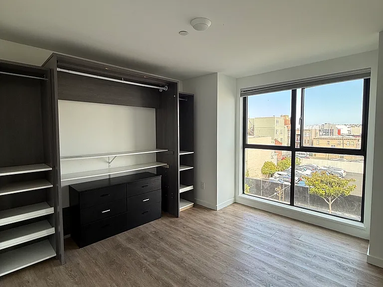 1532 Howard St #403 — Photo 5