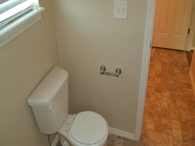 1439 W Crenshaw St — Photo 10