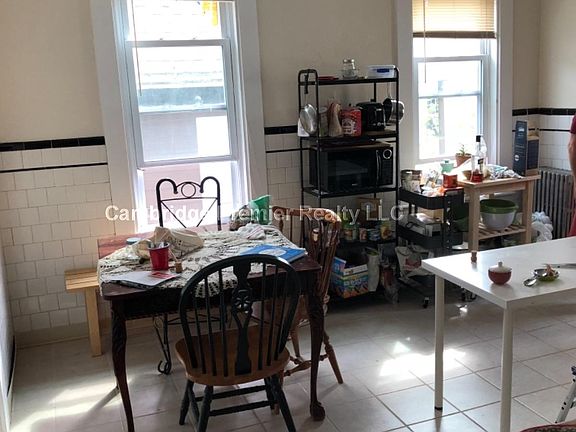 4th image of 478 Medford St