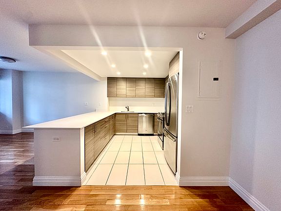 2nd image of 160 W 97th St APT 11D