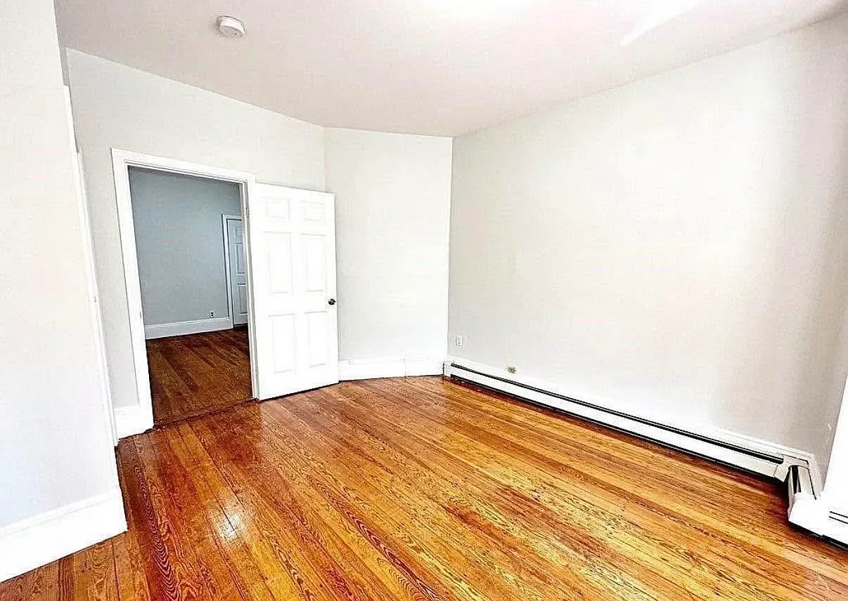 110 Everett Street - 2 — Photo 4