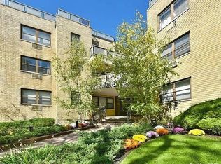 5 Schenck Ave APT 3E, Great Neck, NY 11021