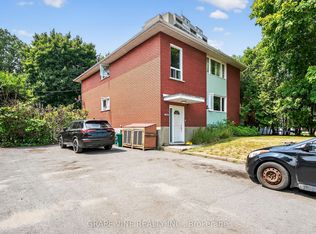 1098 Clyde Ave, Ottawa, ON K2C 1Y2