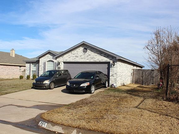 3rd image of 759 Deauville Cir W