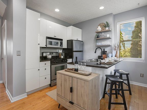 5th image of 1094 Highland St