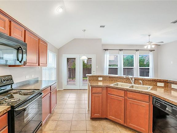 3rd image of 15513 Gatehouse Dr