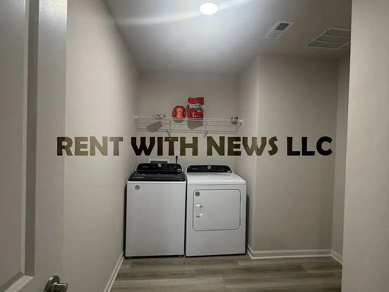 713 Riguard Way — Photo 23