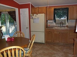 4th image of 250 Bleakley Ave