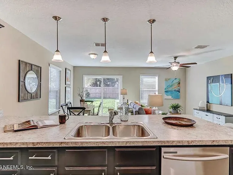 1308 Lake Shore Blvd — Photo 2