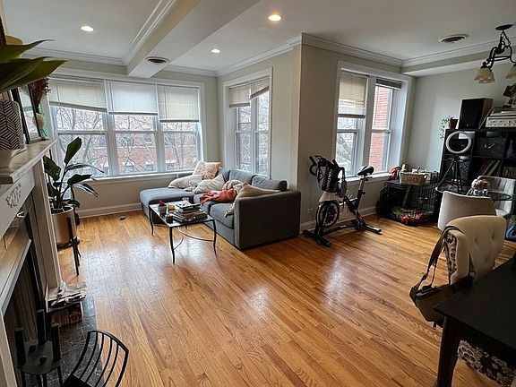 5th image of 954 W Belle Plaine Ave APT 2W
