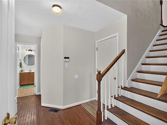 4th image of 1032 Windward Ln