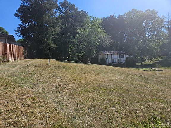3rd image of 7163 Gladys Rd