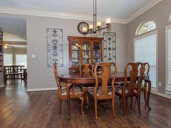 5th image of 5030 Laura Ln