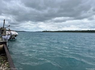 2659 River Rd, Marysville, MI 48040