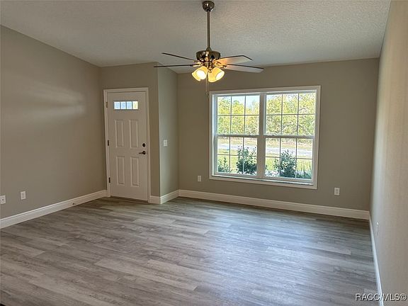 4th image of 3057 W Marie Dr
