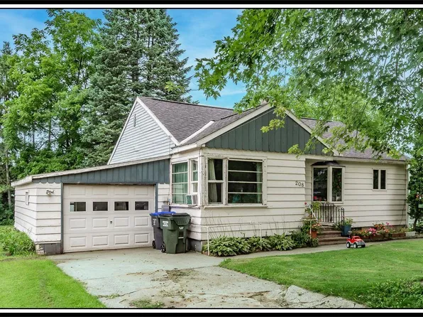 208 E Willow St, Bear Creek, WI 54922