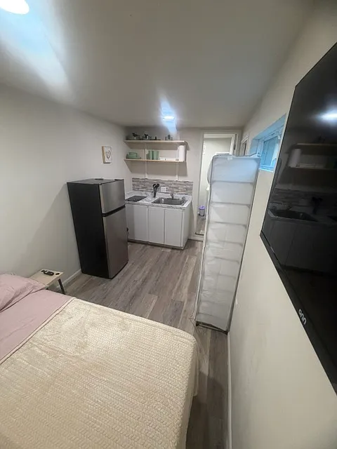 Studio, 160 sqft, $995 — Photo 4