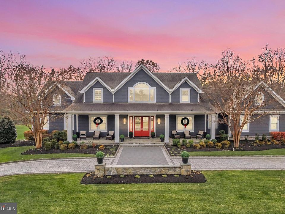 1st image of 1009 Saint Annes Ln